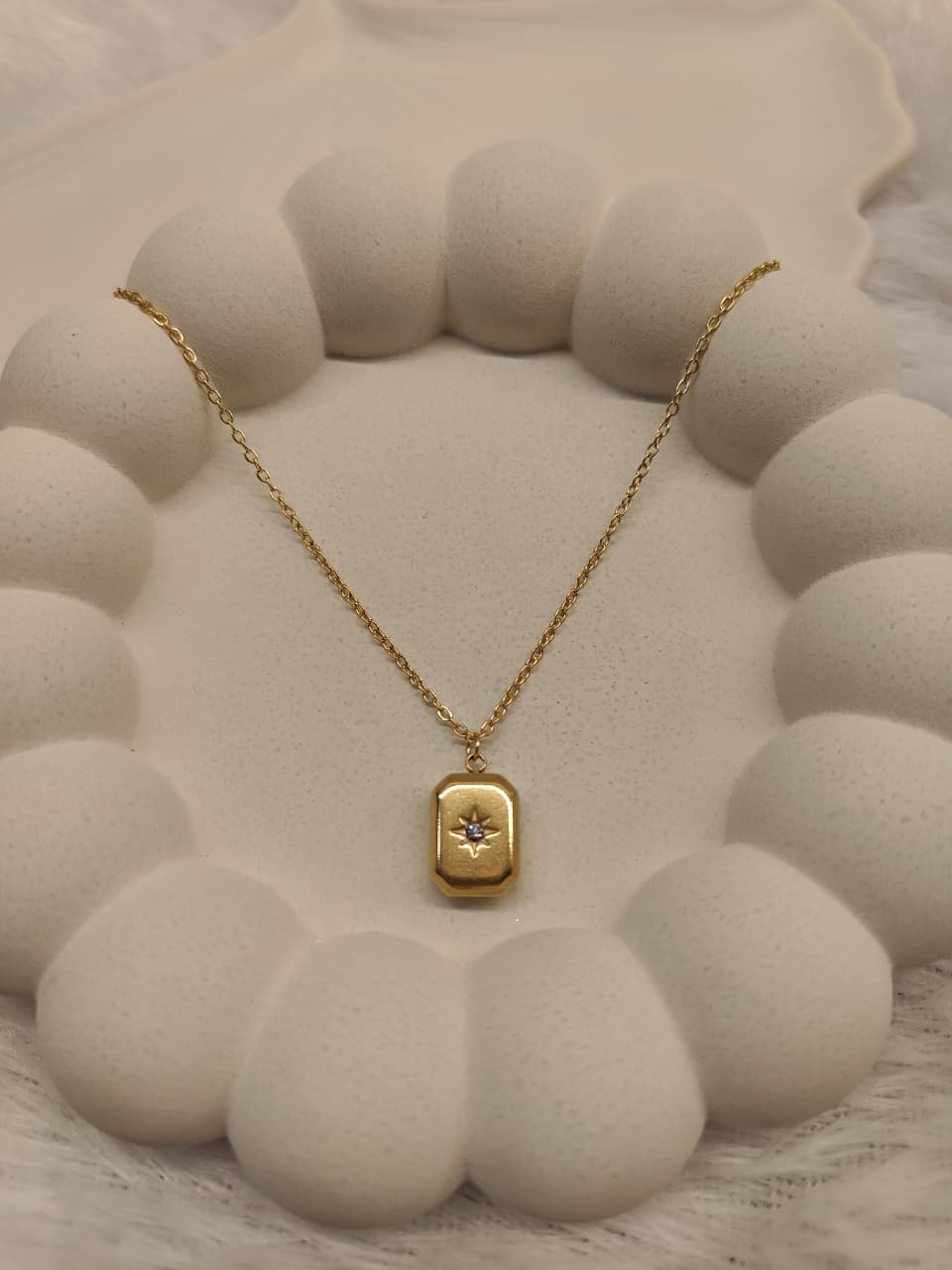 Minimal Gold Pendant Necklace