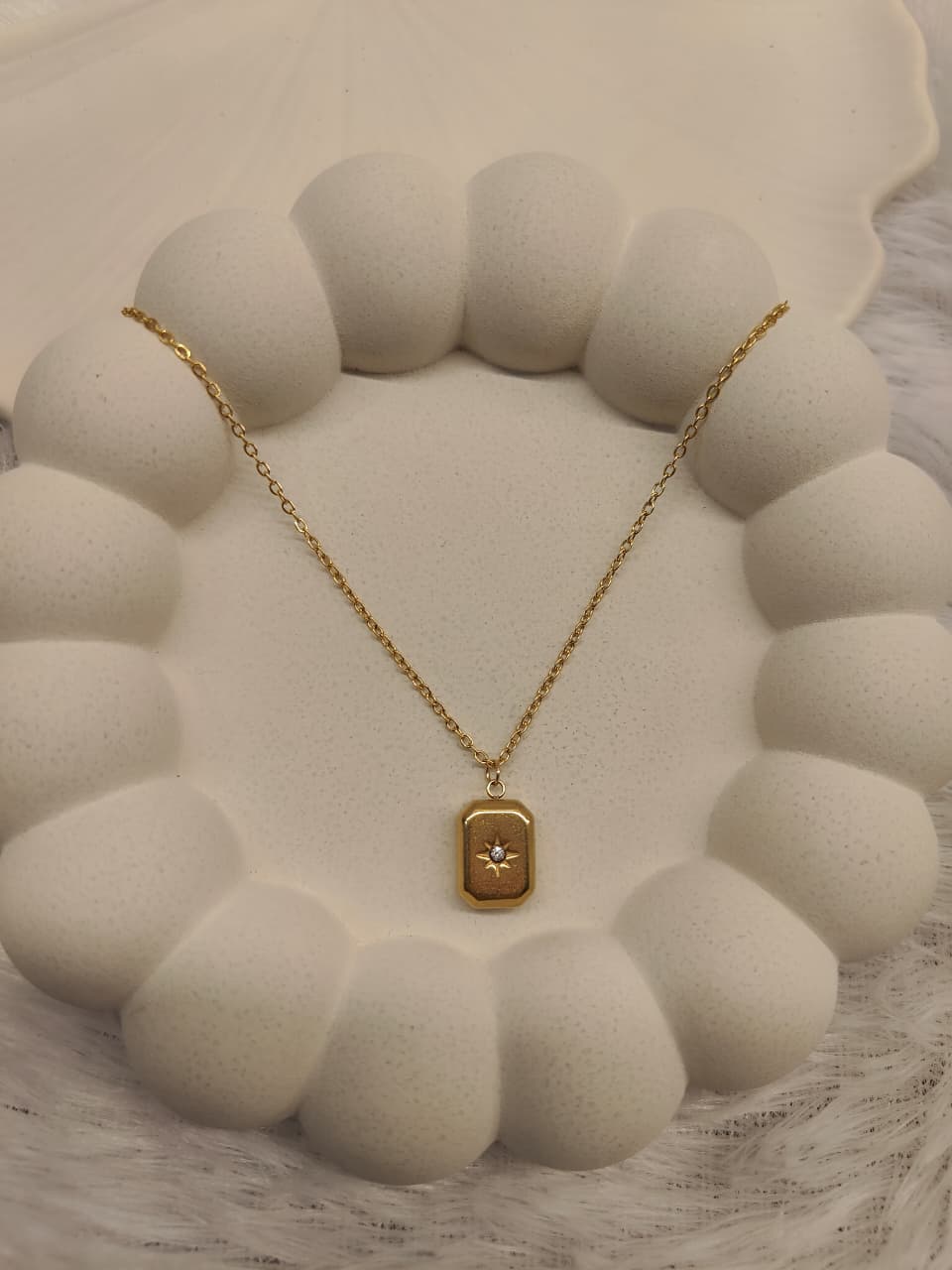 Minimal Gold Pendant Necklace